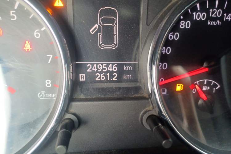 Used Nissan Qashqai 2012 1.6XE Wind 5MT 2WD Odometer Close Up