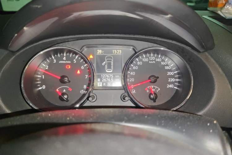 Used Nissan Qashqai 2012 2.0 XV LE CVT 2WD Odometer Close Up