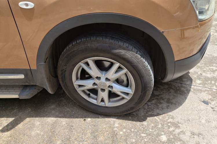 Used Nissan Qashqai 2012 2.0 XL Fire CVT 2WD Right Front Wheel Hub