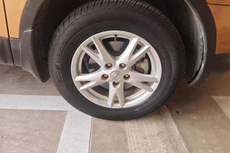 Used Nissan Qashqai 2012 2.0 XL Fire CVT 2WD Right Front Wheel Hub