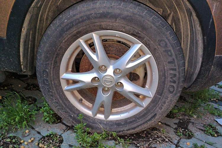 Used Nissan Qashqai 2012 2.0 XL Fire CVT 2WD Right Front Wheel Hub