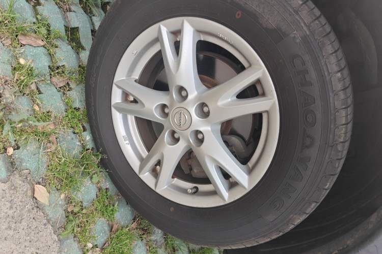 Used Nissan Qashqai 2012 2.0 XL Fire CVT 2WD Right Front Wheel Hub