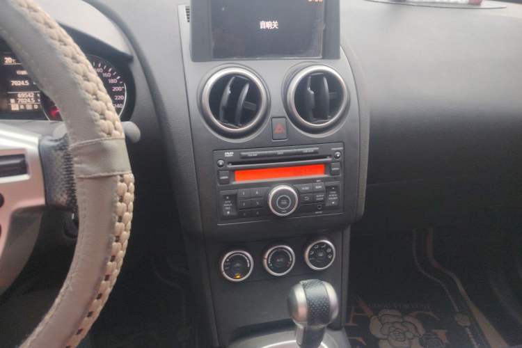 Used Nissan Qashqai 2013 2.0 XV X-Treme CVT 2WD Audio And AC Panel