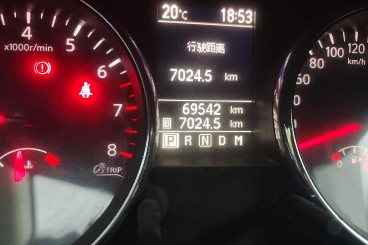 Used Nissan Qashqai 2013 2.0 XV X-Treme CVT 2WD Odometer Close Up