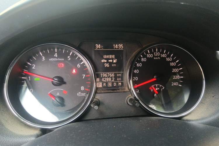 Used Nissan Qashqai 2013 2.0 XV X-Treme CVT 2WD Odometer Close Up
