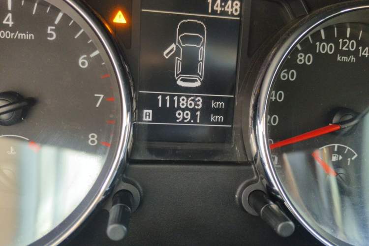 Used Nissan Qashqai 2013 2.0 XV X-Treme CVT 2WD Odometer Close Up