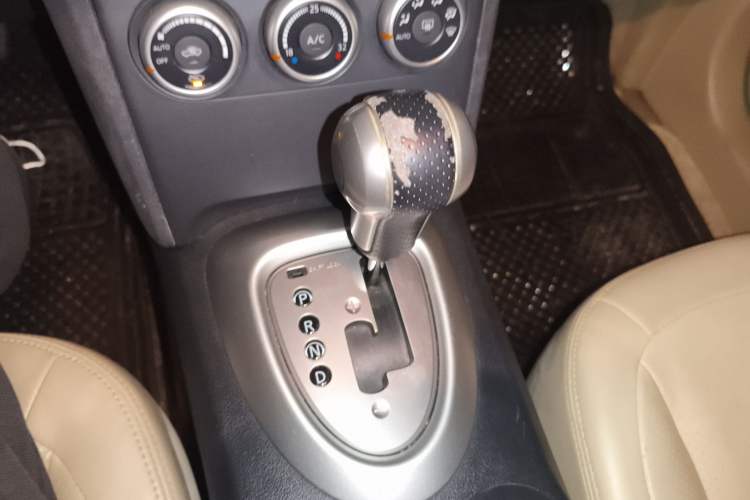 Used Nissan Qashqai 2013 2.0 XV X-Treme CVT 2WD Gear Lever