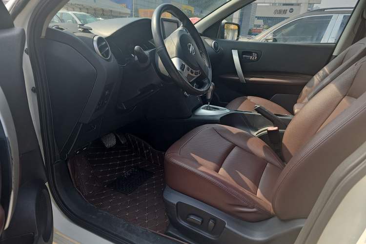 Used Nissan Qashqai 2013 2.0 XV X-Treme CVT 2WD Interior 2