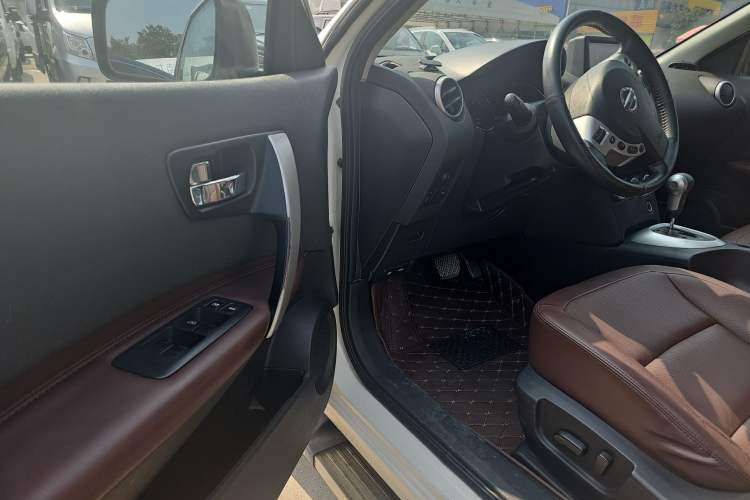 Used Nissan Qashqai 2013 2.0 XV X-Treme CVT 2WD Interior 3