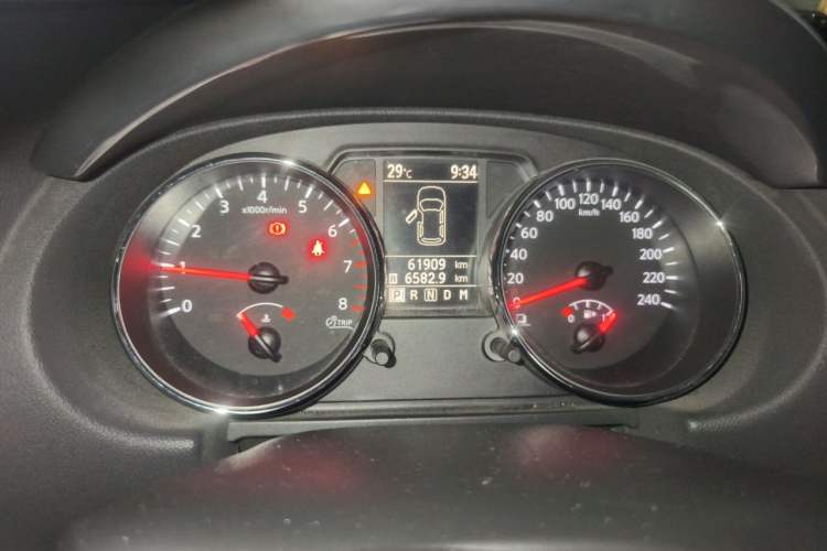 Used Nissan Qashqai 2013 2.0 XV X-Treme CVT 2WD Odometer Close Up
