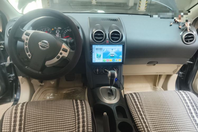 Used Nissan Qashqai 2015 2.0 XL Coolfire CVT 2WD Center Console