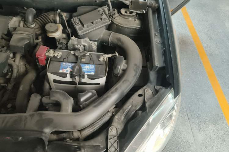 Used Nissan Qashqai 2015 2.0 XL Coolfire CVT 2WD Engine Bay Left