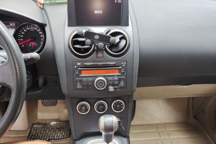 Used Nissan Qashqai 2015 2.0 XV Coolray CVT 2WD Audio And AC Panel