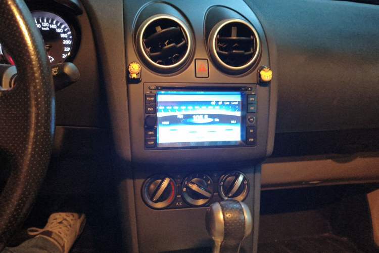 Used Nissan Qashqai 2015 2.0 XL Coolfire CVT 2WD Audio And AC Panel
