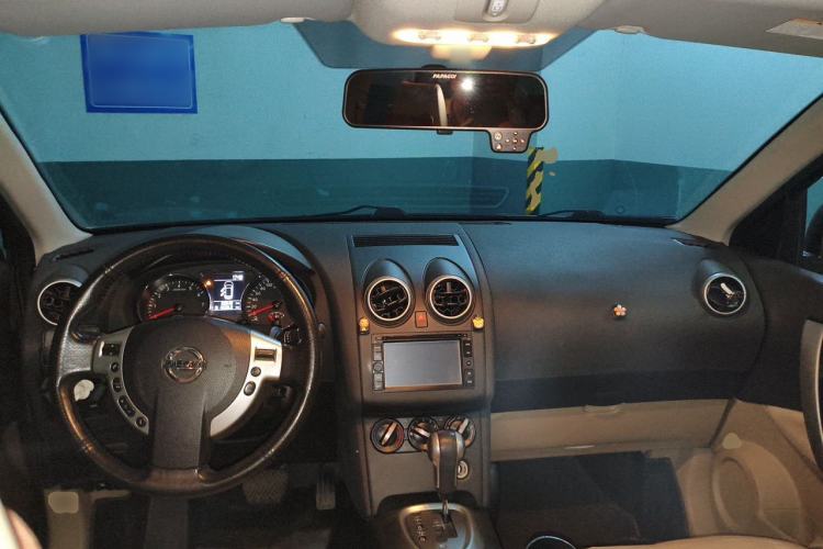 Used Nissan Qashqai 2015 2.0 XL Coolfire CVT 2WD Center Console