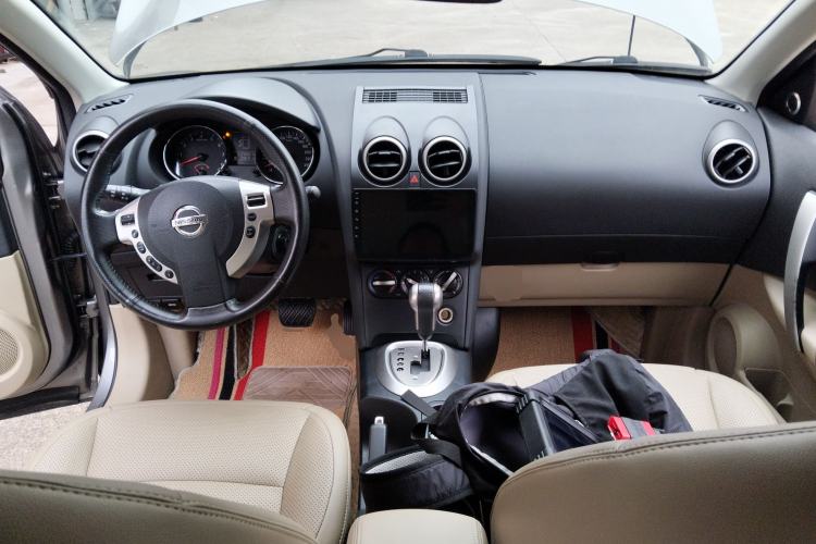 Used Nissan Qashqai 2015 2.0 XL Coolfire CVT 2WD Center Console