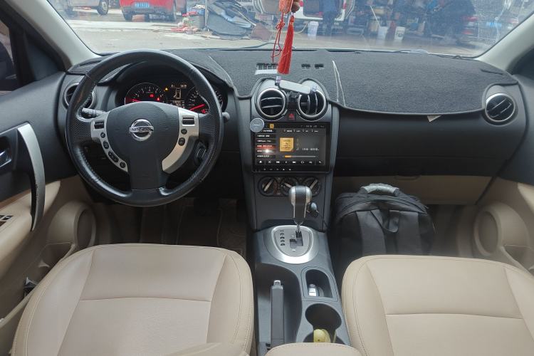 Used Nissan Qashqai 2015 2.0 XL Coolfire CVT 2WD Center Console