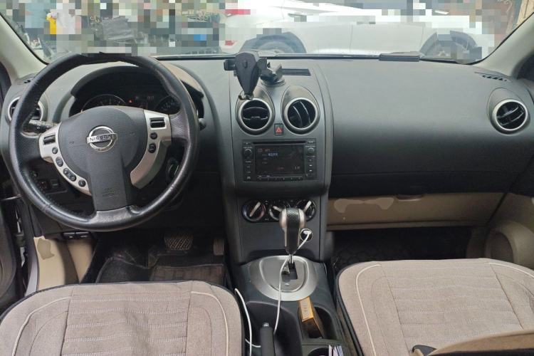 Used Nissan Qashqai 2015 2.0 XL Coolfire CVT 2WD Center Console