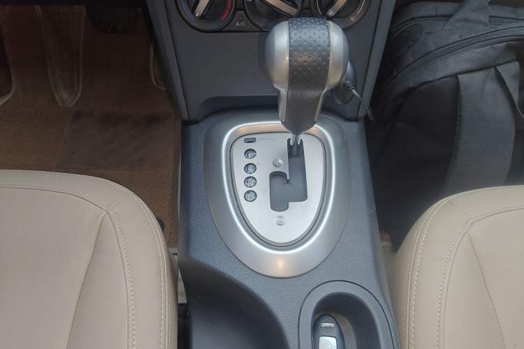 Used Nissan Qashqai 2015 2.0 XL Coolfire CVT 2WD Gear Lever