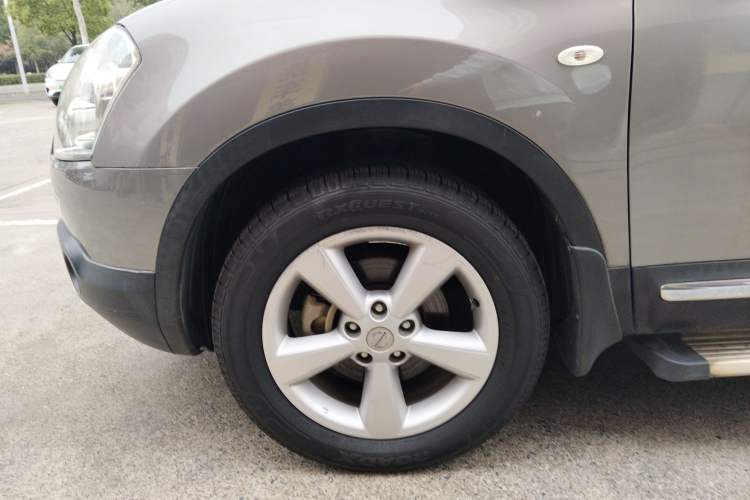 Used Nissan Qashqai 2015 2.0 XL Coolfire CVT 2WD Left Front Wheel Hub