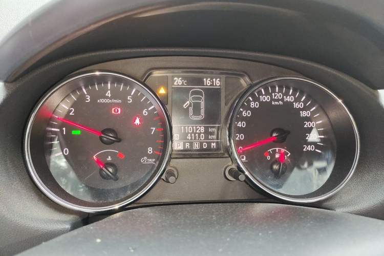 Used Nissan Qashqai 2015 2.0 XV Coolray CVT 2WD Odometer Close Up