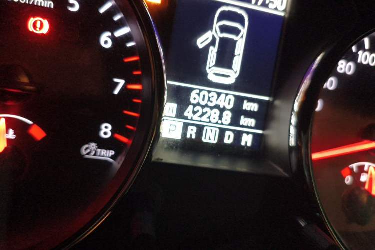 Used Nissan Qashqai 2015 2.0 XL Coolfire CVT 2WD Odometer Close Up