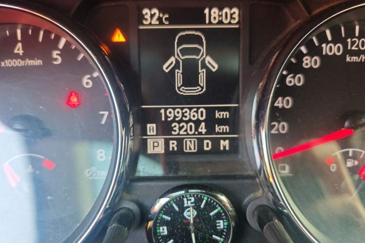 Used Nissan Qashqai 2015 2.0 XL Coolfire CVT 2WD Odometer Close Up