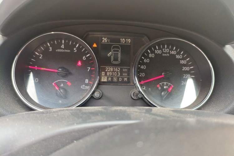 Used Nissan Qashqai 2015 2.0 XL Coolfire CVT 2WD Odometer Close Up