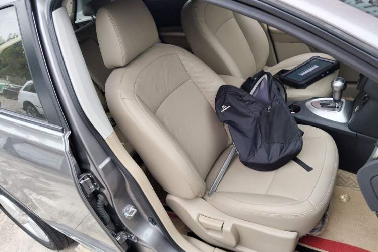Used Nissan Qashqai 2015 2.0 XL Coolfire CVT 2WD Right Front Seat