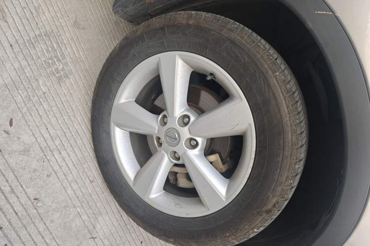 Used Nissan Qashqai 2015 2.0 XL Coolfire CVT 2WD Right Front Wheel Hub