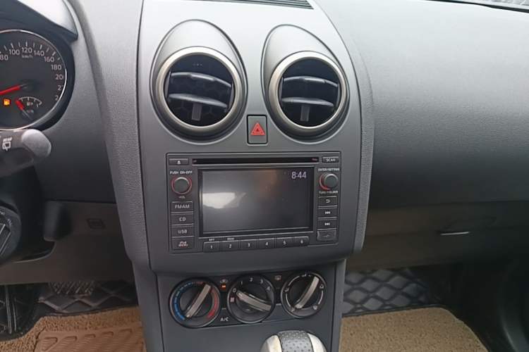 Used Nissan Qashqai 2015 2.0 XL Coolfire CVT 2WD Audio And AC Panel