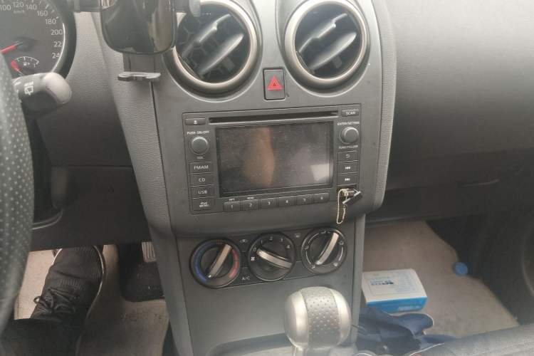 Used Nissan Qashqai 2015 2.0 XL Coolfire CVT 2WD Audio And AC Panel