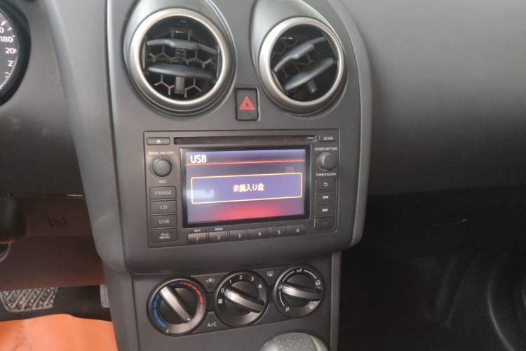 Used Nissan Qashqai 2015 2.0 XL Coolfire CVT 2WD Audio And AC Panel