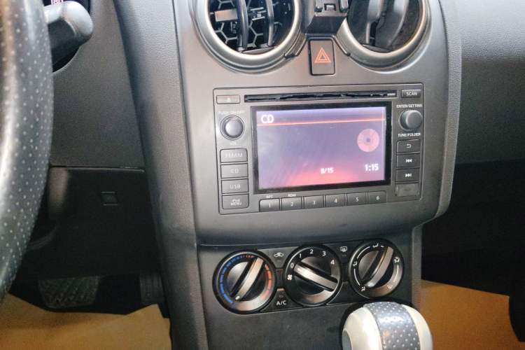 Used Nissan Qashqai 2015 2.0 XL Coolfire CVT 2WD Audio And AC Panel