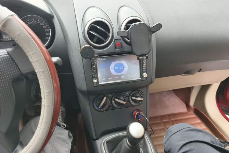 Used Nissan Qashqai 2015 2.0 XL Cool Fire MT 2WD Audio And AC Panel