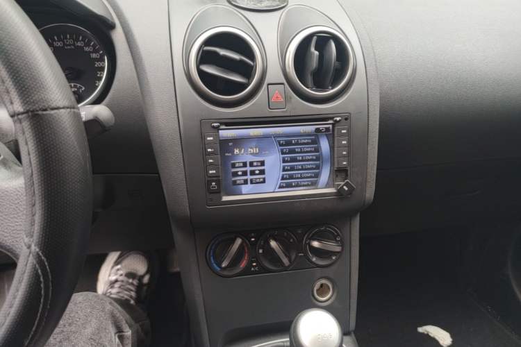 Used Nissan Qashqai 2015 2.0 XL Cool Fire MT 2WD Audio And AC Panel