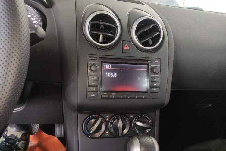 Used Nissan Qashqai 2015 2.0 XL Coolfire CVT 2WD Audio And AC Panel