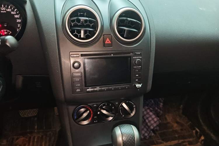 Used Nissan Qashqai 2015 2.0 XL Coolfire CVT 2WD Audio And AC Panel