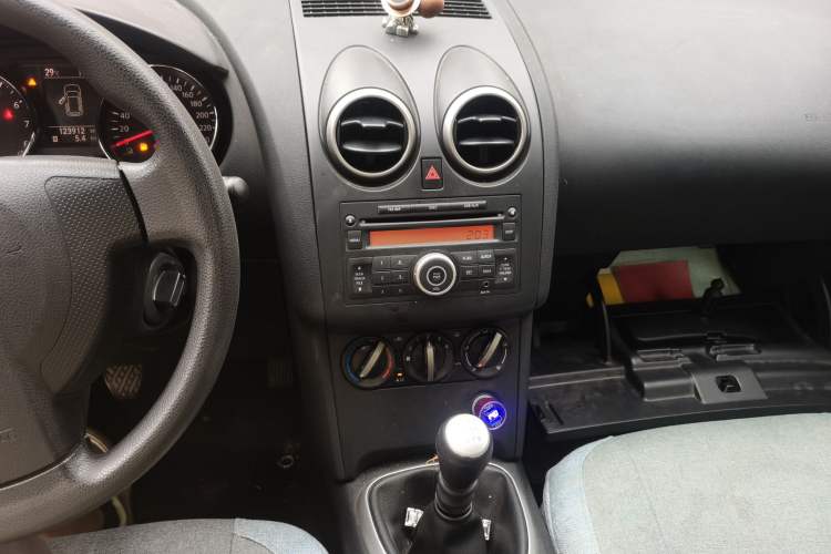 Used Nissan Qashqai 2015 2.0 XL Cool Fire MT 2WD Audio And AC Panel