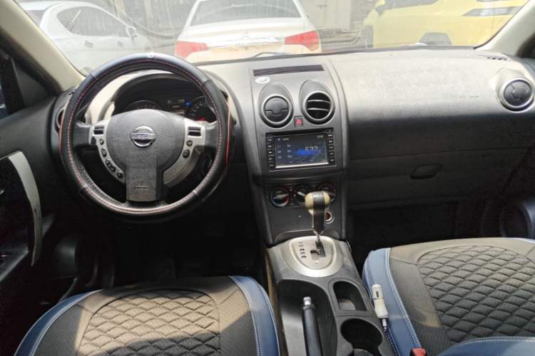 Used Nissan Qashqai 2015 2.0 XL Coolfire CVT 2WD Center Console