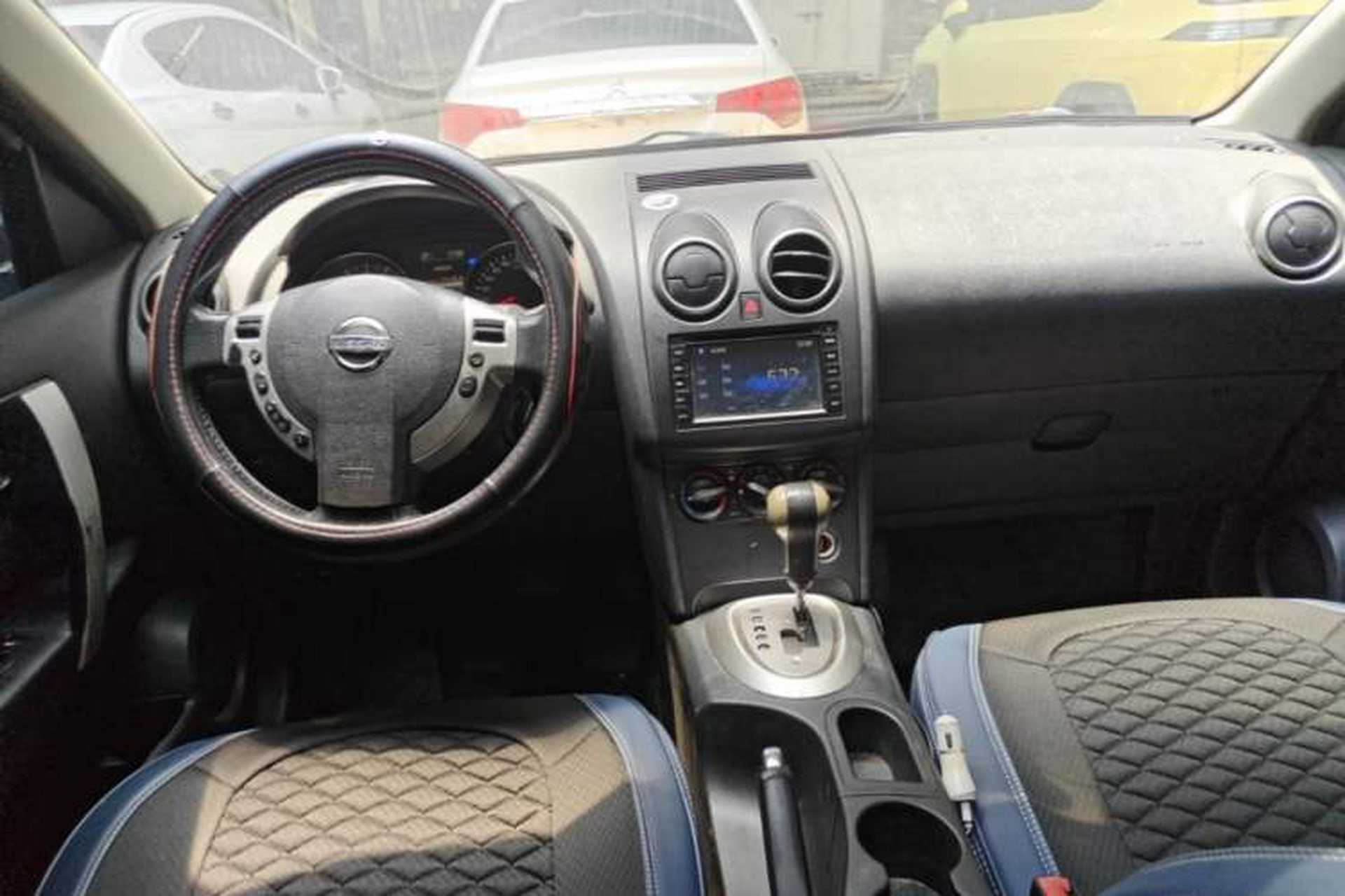 Used Nissan Qashqai 2015 2.0 XL Coolfire CVT 2WD Center Console