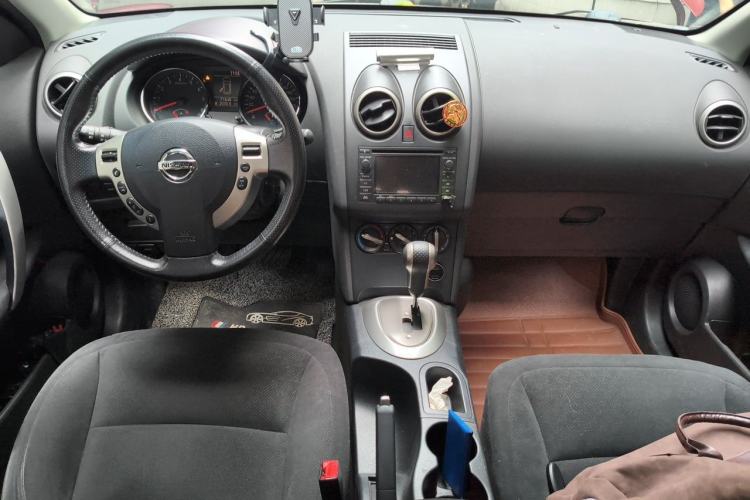 Used Nissan Qashqai 2015 2.0 XL Coolfire CVT 2WD Center Console