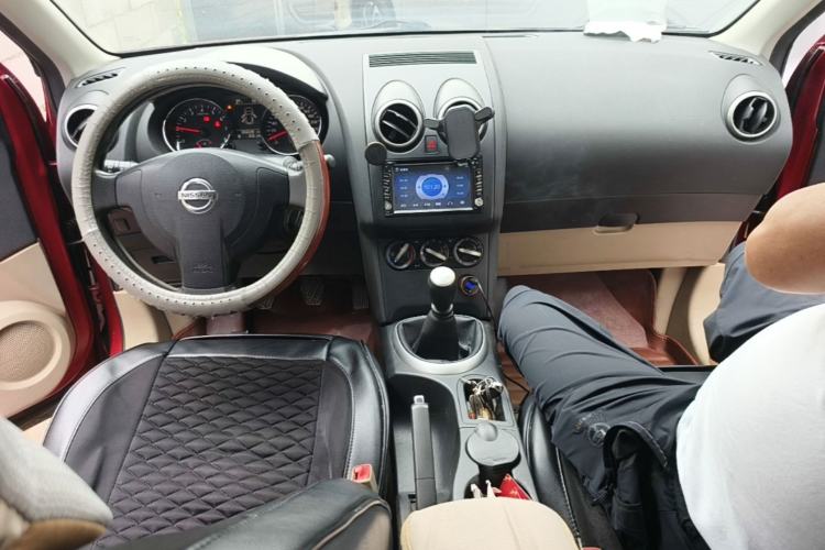 Used Nissan Qashqai 2015 2.0 XL Cool Fire MT 2WD Center Console