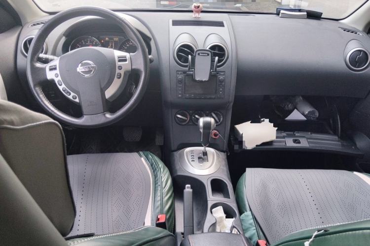 Used Nissan Qashqai 2015 2.0 XL Coolfire CVT 2WD Center Console