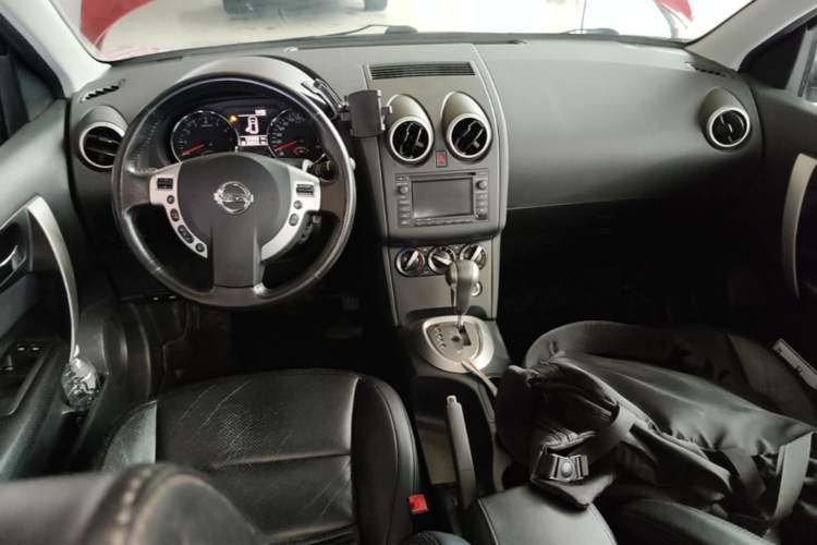 Used Nissan Qashqai 2015 2.0 XL Coolfire CVT 2WD Center Console