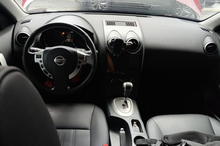 Used Nissan Qashqai 2015 2.0 XL Coolfire CVT 2WD Center Console