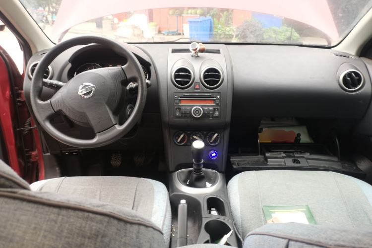 Used Nissan Qashqai 2015 2.0 XL Cool Fire MT 2WD Center Console