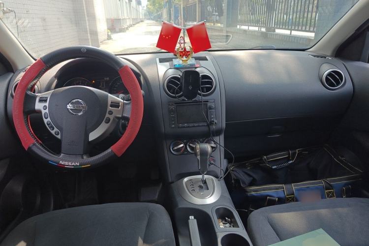 Used Nissan Qashqai 2015 2.0 XL Coolfire CVT 2WD Center Console