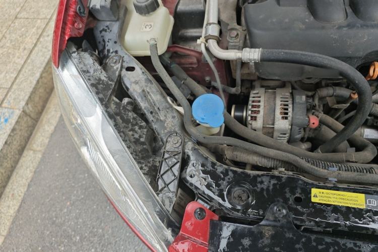 Used Nissan Qashqai 2015 2.0 XL Coolfire CVT 2WD Engine Bay Right