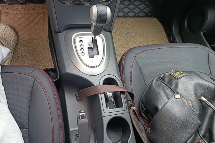 Used Nissan Qashqai 2015 2.0 XL Coolfire CVT 2WD Gear Lever